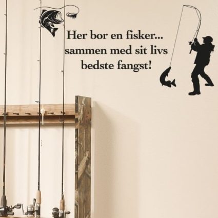 Her Bor En Fisker - Wallsticker