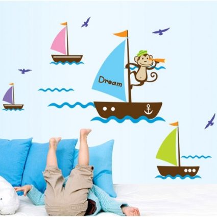 Skibe med en abe ombord - i flotte farver - Wallsticker